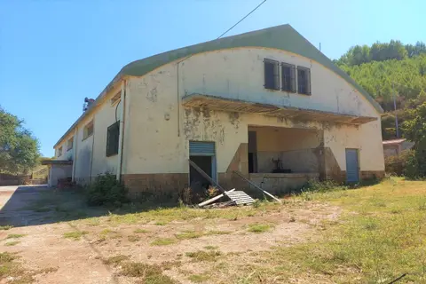 Magazzini E Locali Di Deposito all'asta a Sìnnia/sinnai (-)