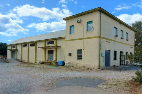 Fabbricati Costruiti Per Esigenze Commerciali all'asta a Pula (CA)