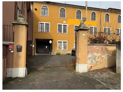 Fabbricati Costruiti Per Esigenze Commerciali all'asta a Olgiate Molgora (LC)