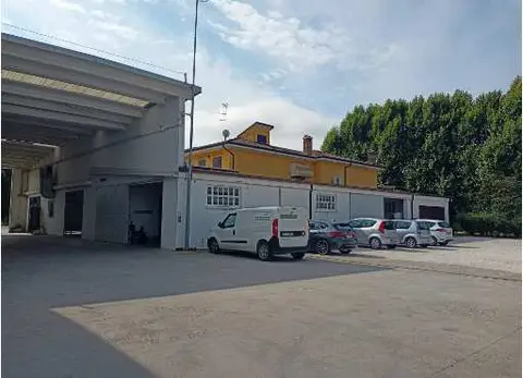 Fabbricati Costruiti Per Esigenze Industriali all'asta a Roncoferraro (MN)